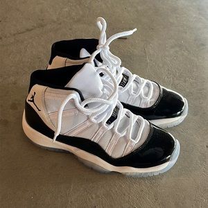 Jordan Retro “ Concord “ 2018. Size 6Y = 7.5W